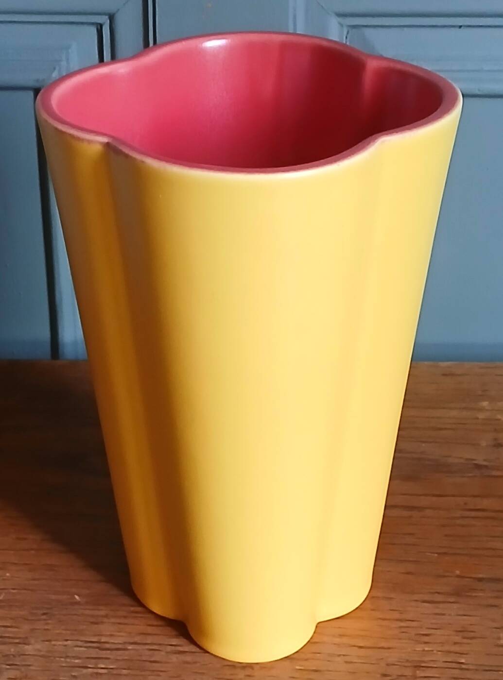 Bicolour vase in the spirit of India Mahdavi, circa 1990.