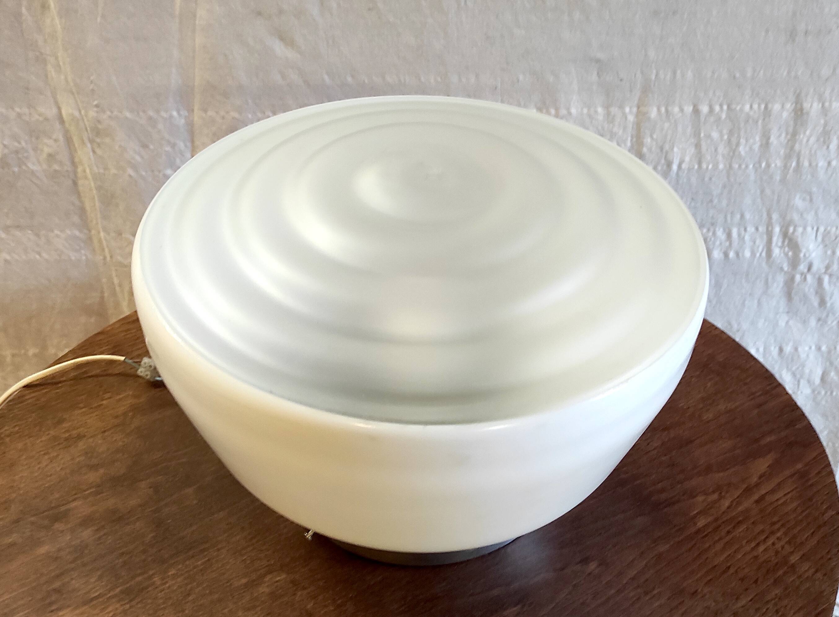 Plafonnier XXL style industriel globe opaline - mid. XXème