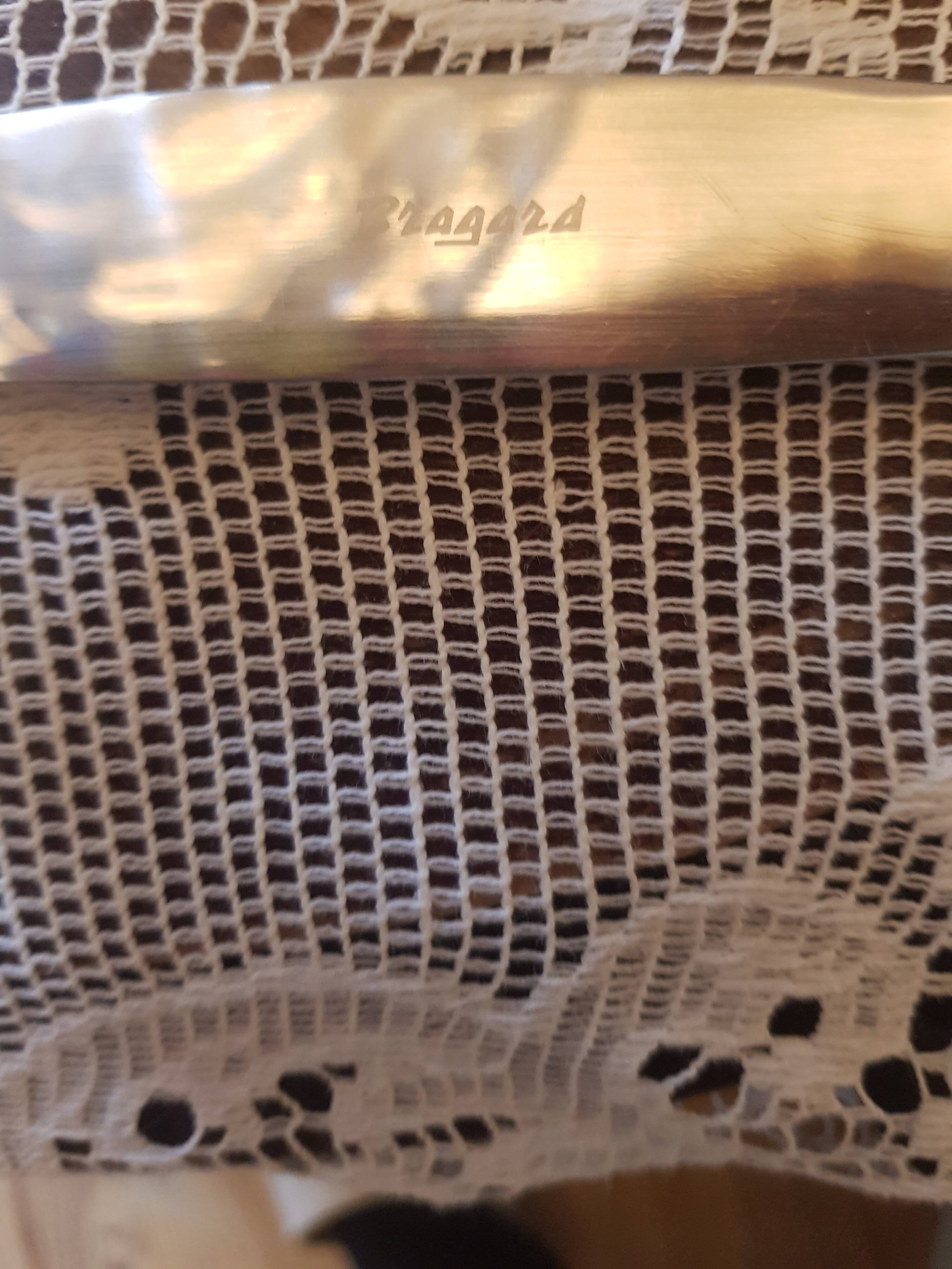 Set of 8 silver metal knives