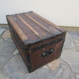 Trunk/old wooden chest