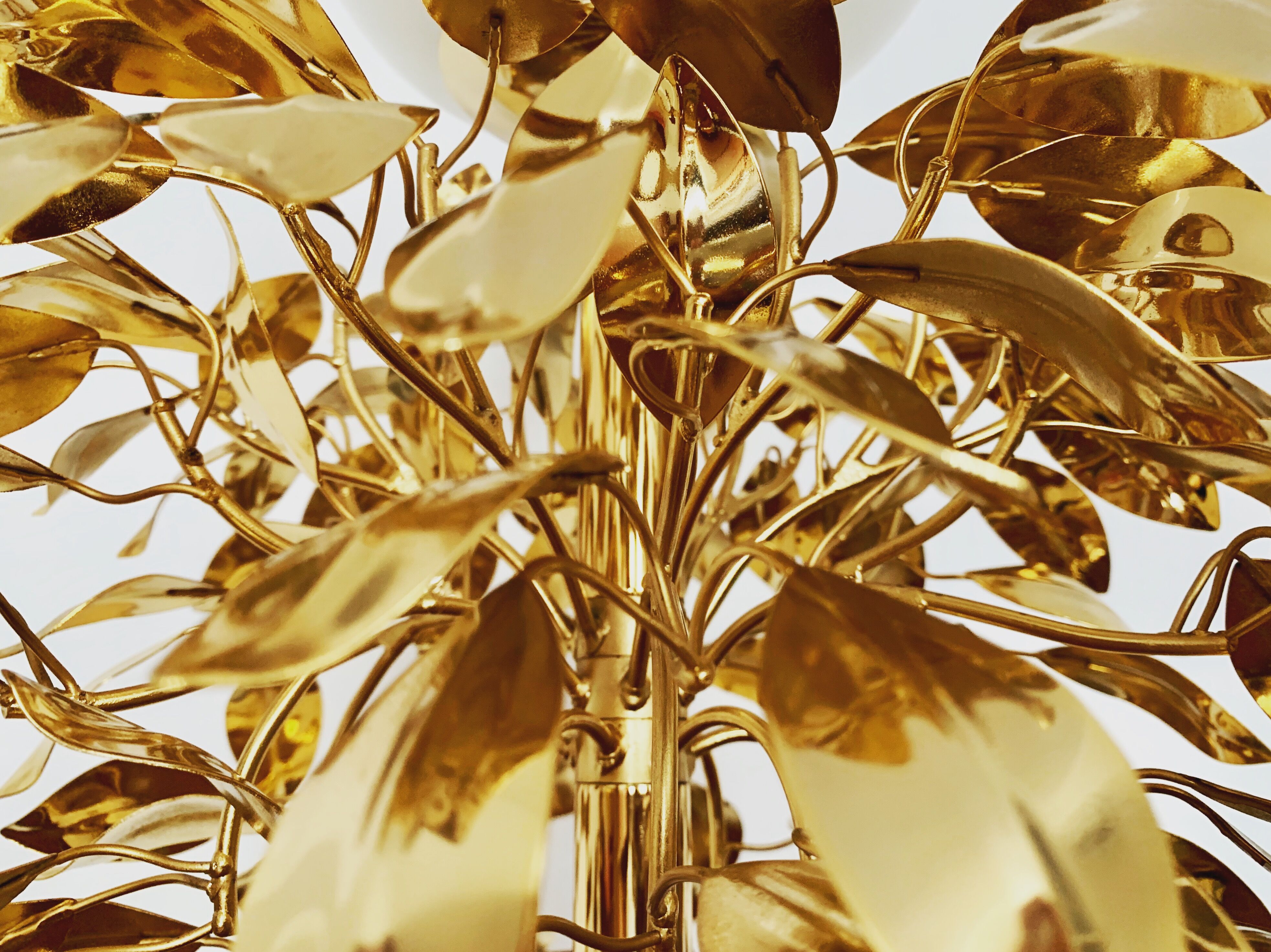 Gilded  italian Hollywood Regency bay leaf table lamp by Sergio Terzani