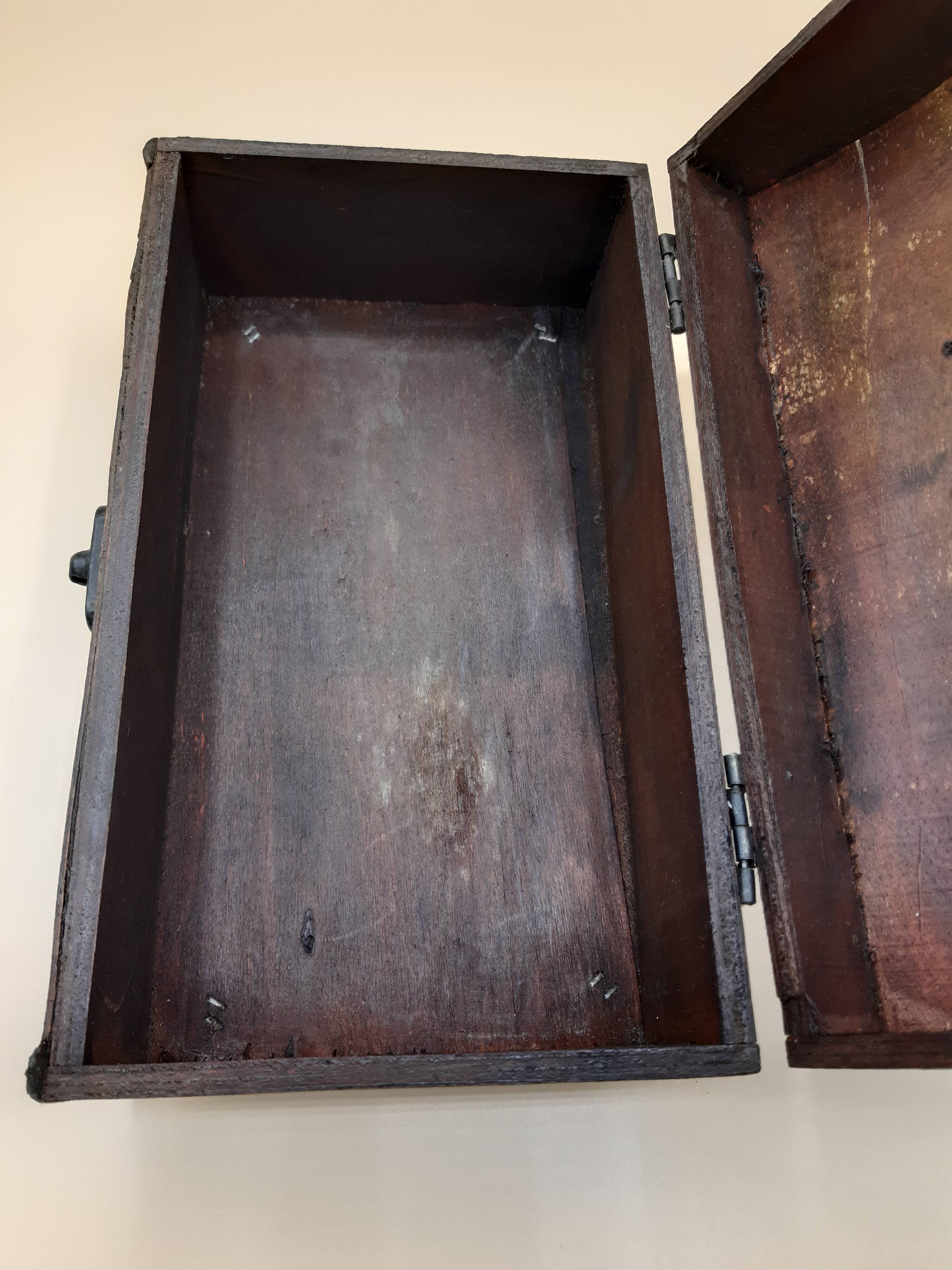 Boîte à mouchoir en bois