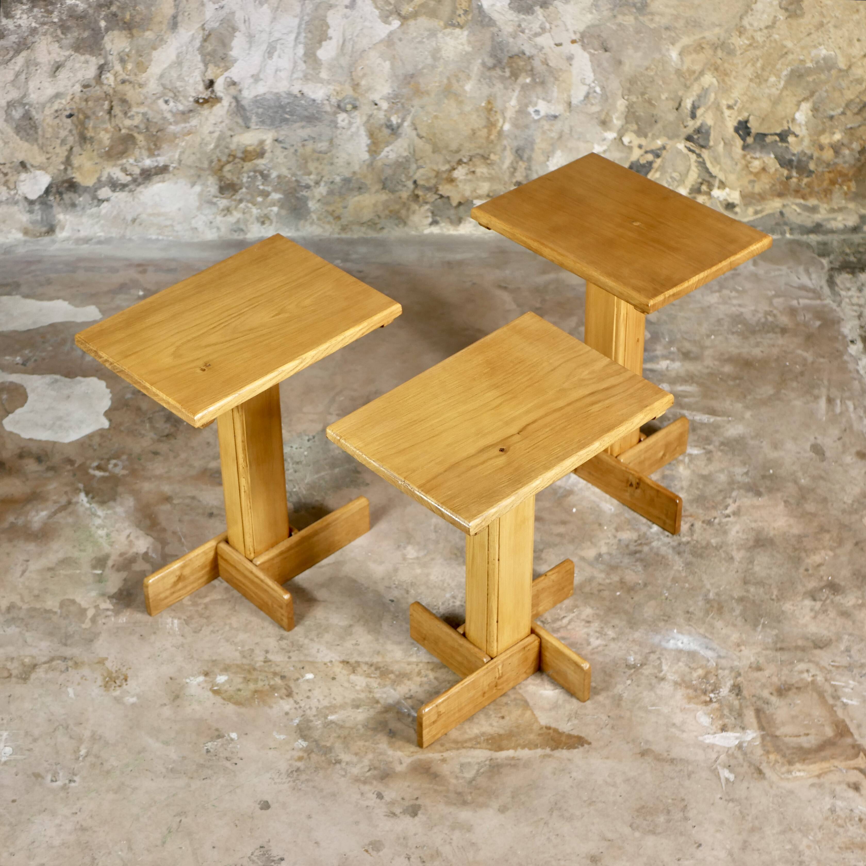 Series of 3 side tables in oak and pine