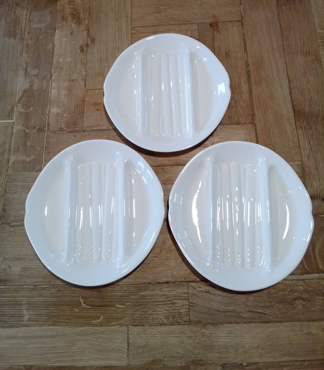 Three Salins pompadour asparagus plates