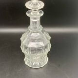 Carafe en verre à facettes