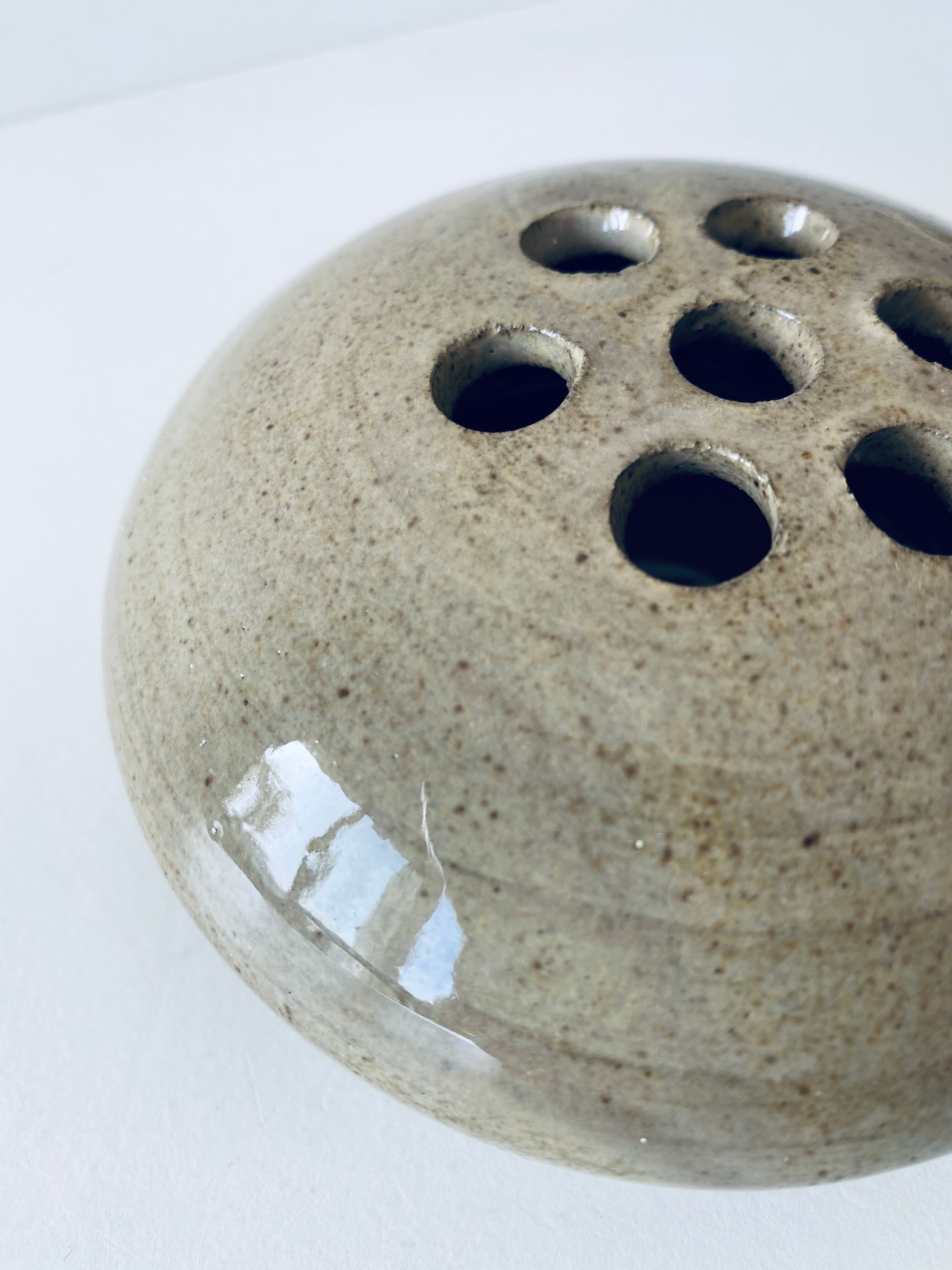 Vase stings flowers lens shape