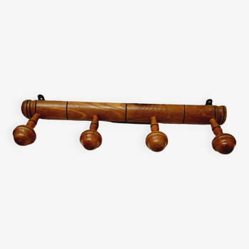 Wall coat rack with 4 hooks