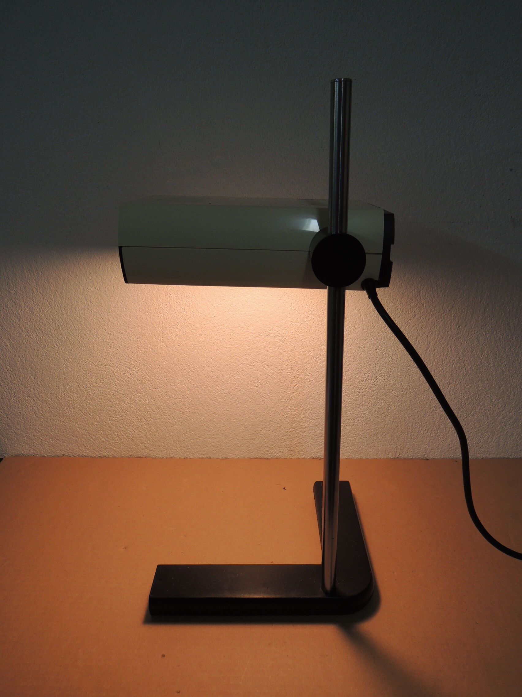 Manade office lamp