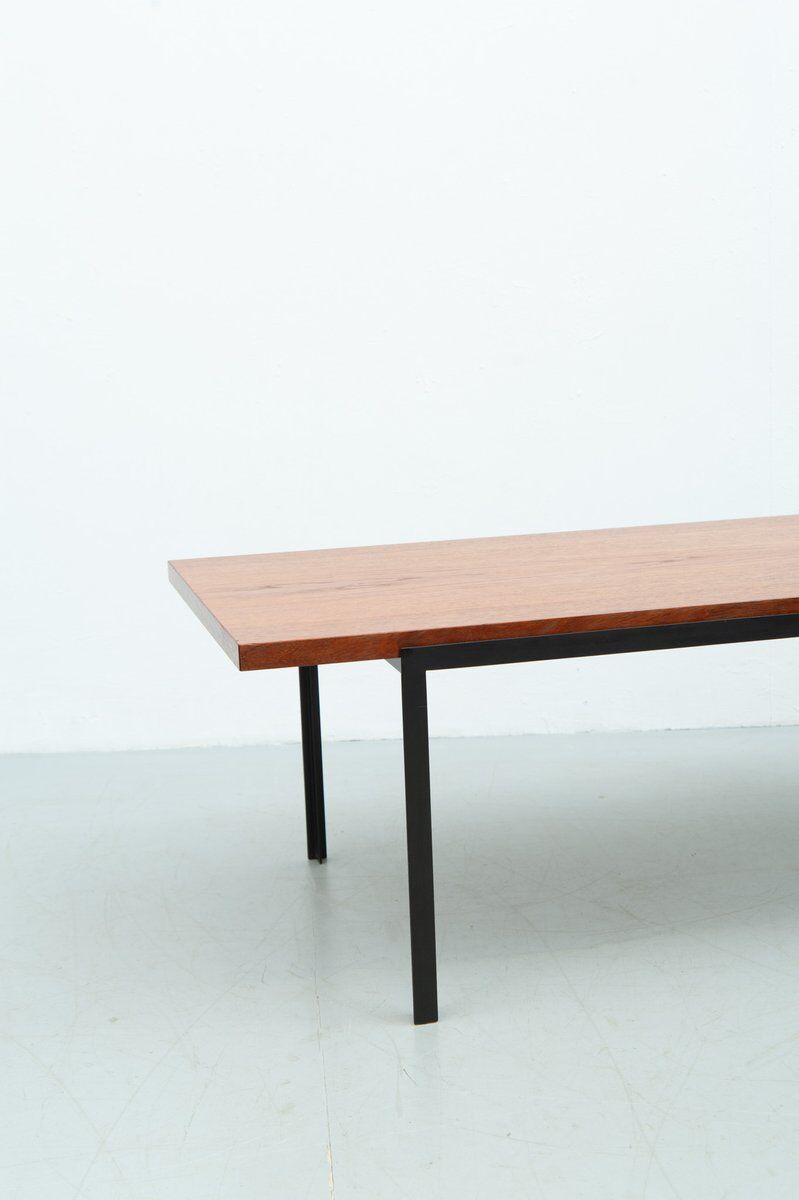 Table basse T-Angel en teck par Florence Knoll pour Knoll Inc. / Knoll International, années 1950.