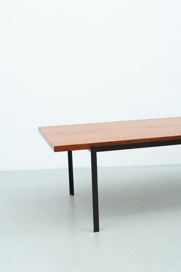 Table basse T-Angel en teck par Florence Knoll pour Knoll Inc. / Knoll International, années 1950.