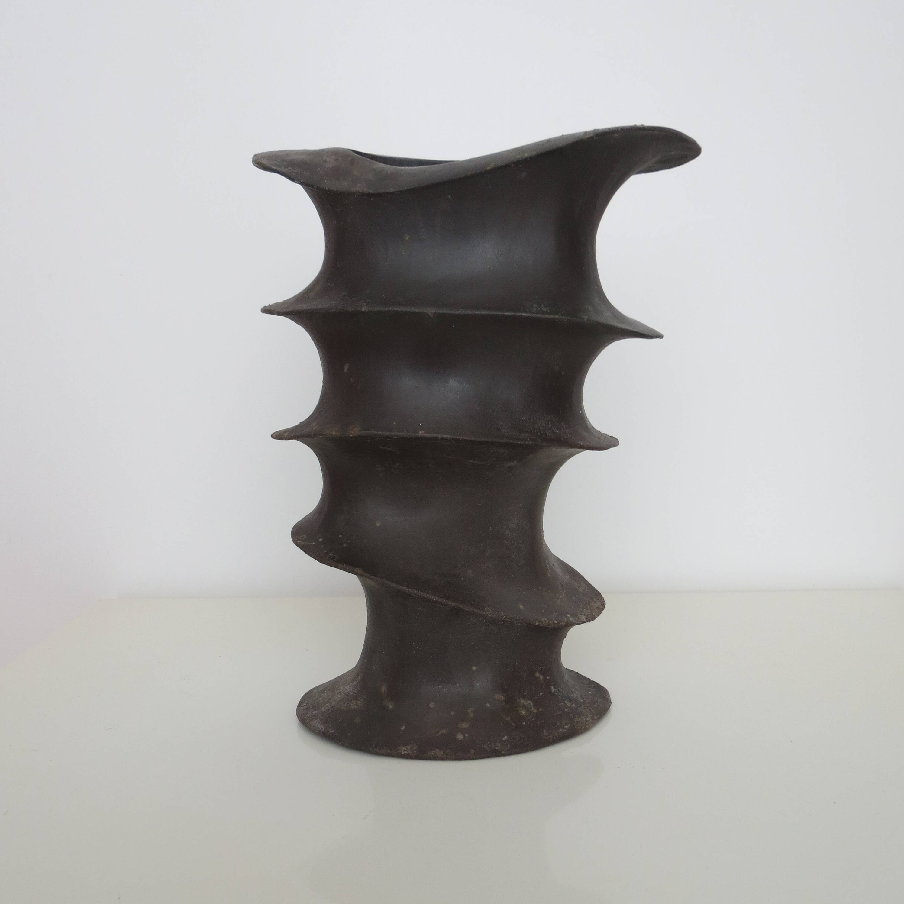 Vase sculptural de forme libre des années 1970