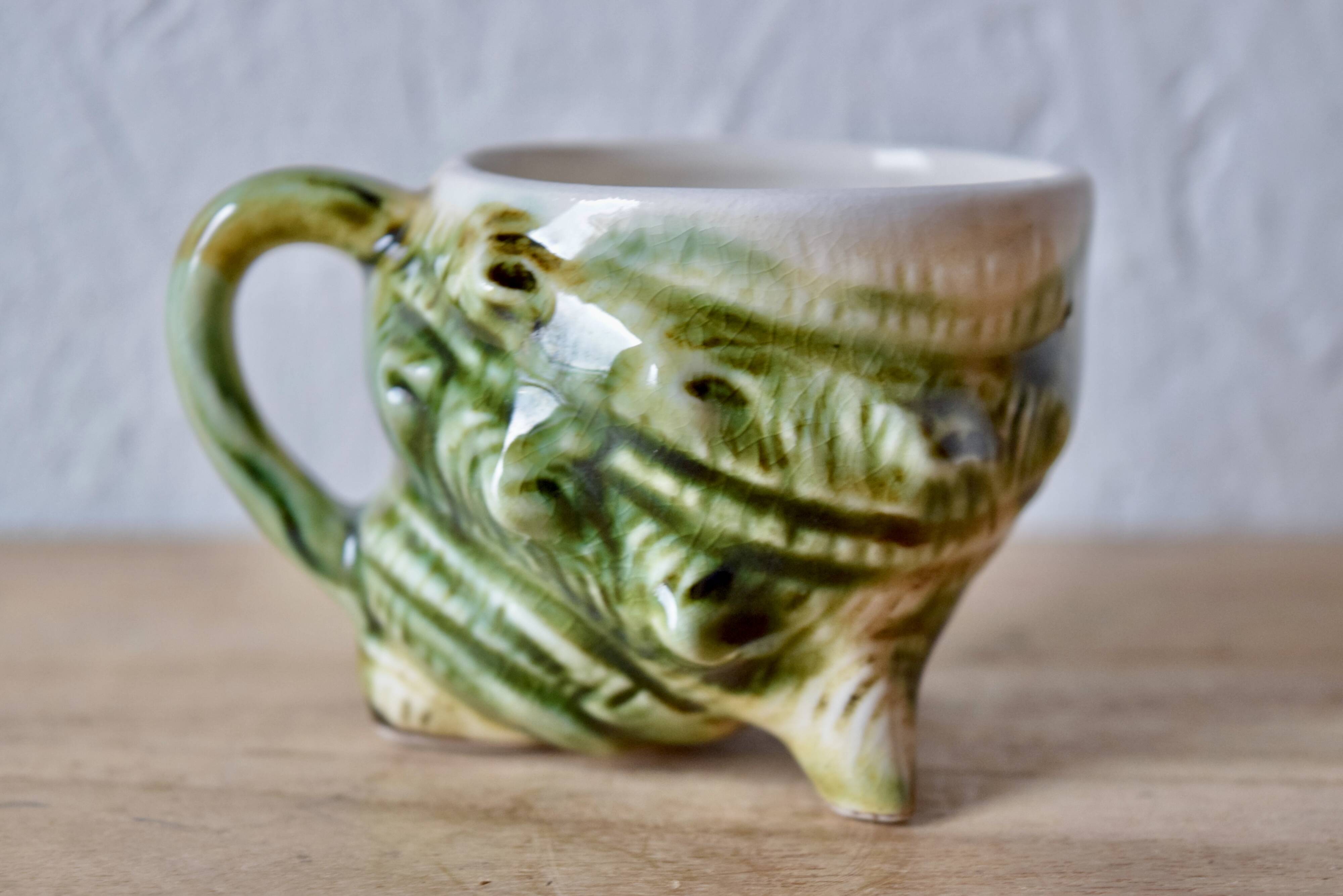 Vintage tea service in glazed ceramic - shape of conchs or shells