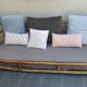 Grande banquette lit en rotin vintage