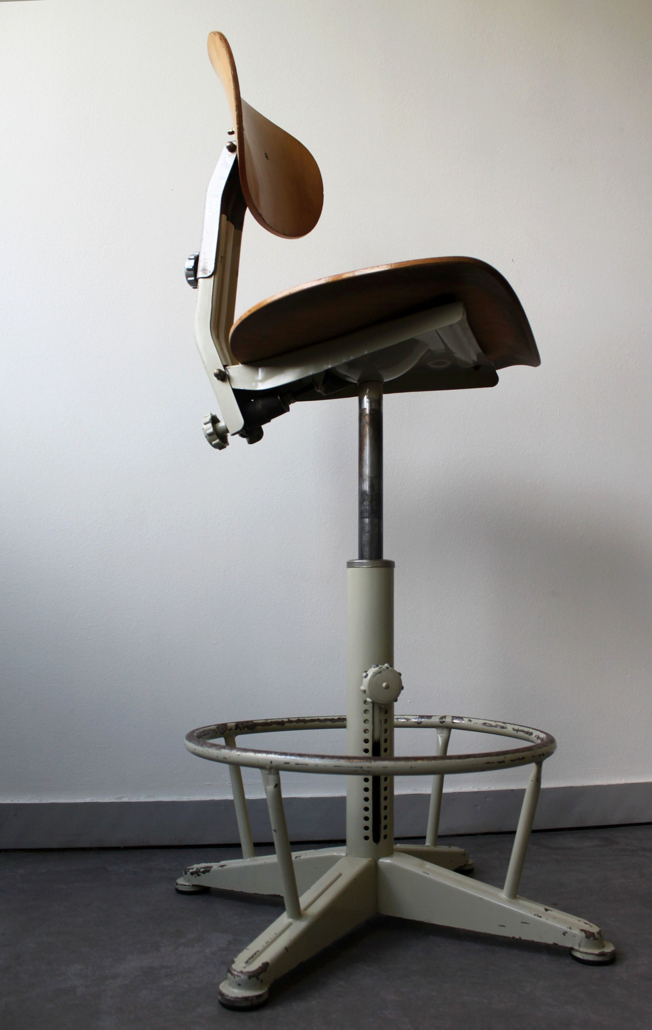 Adjustable architect's chair, Studio Brevets, 1960.