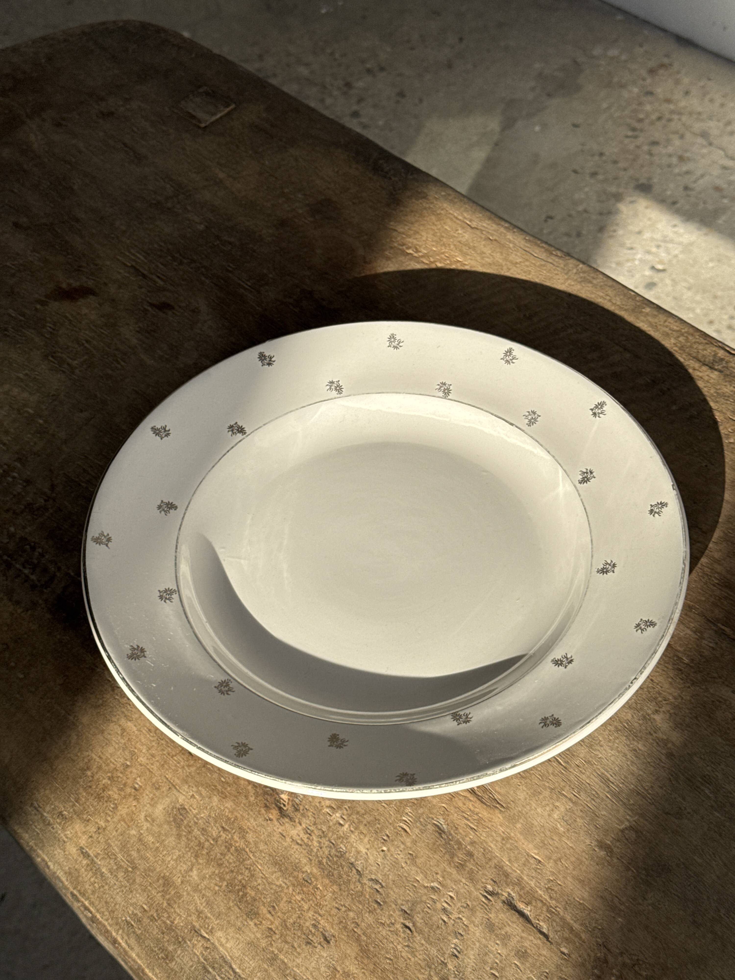 Circular plate model Nico gold Digoin Sarreguemines D30.5