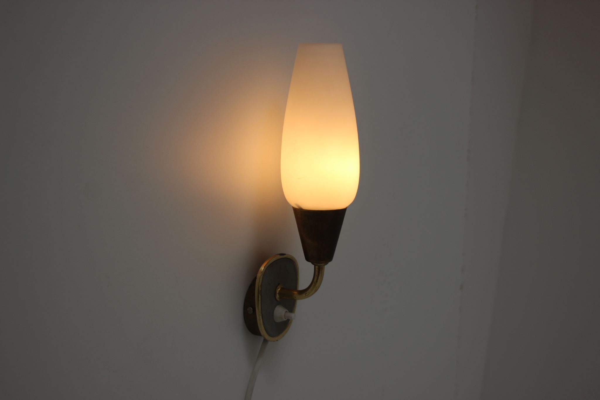 Lampe murale allemande du milieu du siècle, années 1960.