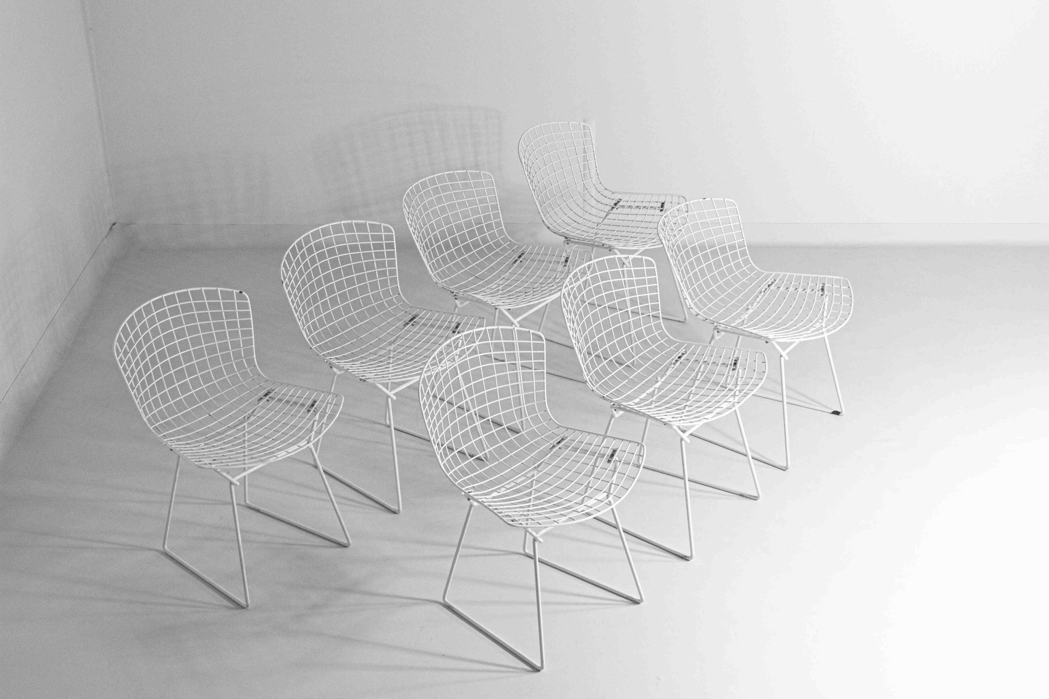 Set of 7 white coated wire chairs by Harry Bertoia for Knoll, 1970s