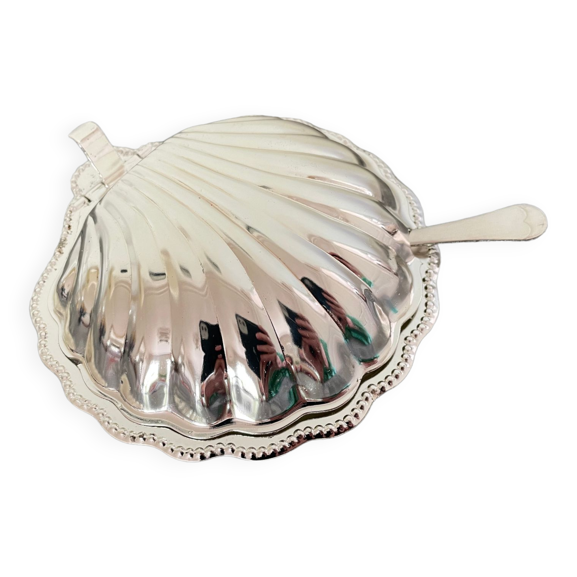 Shell-shaped metal butter dish