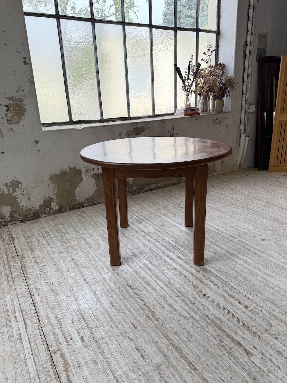 Round oak table 1950