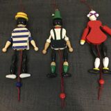 Articulated wooden pantins