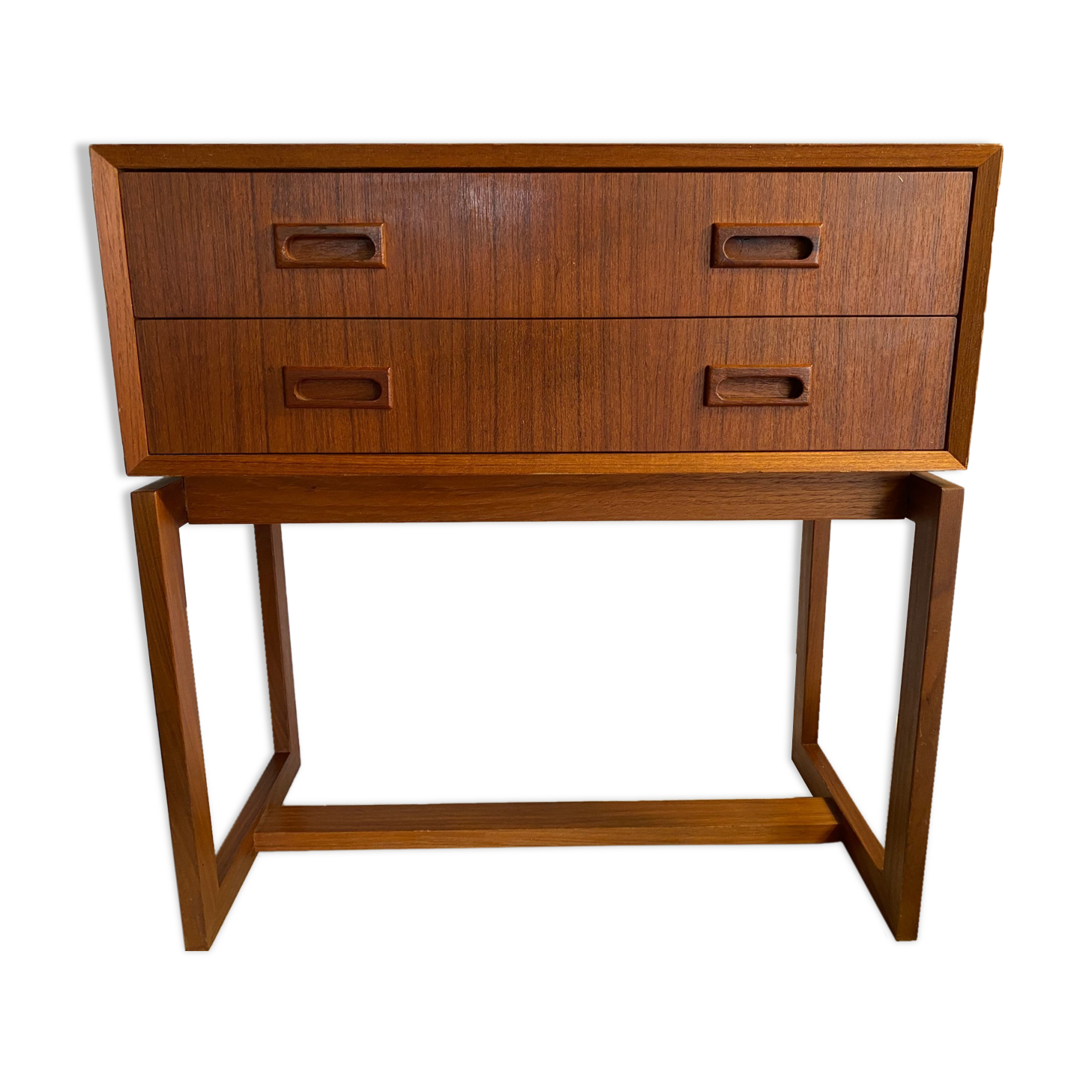 Scandinavian chest of drawers