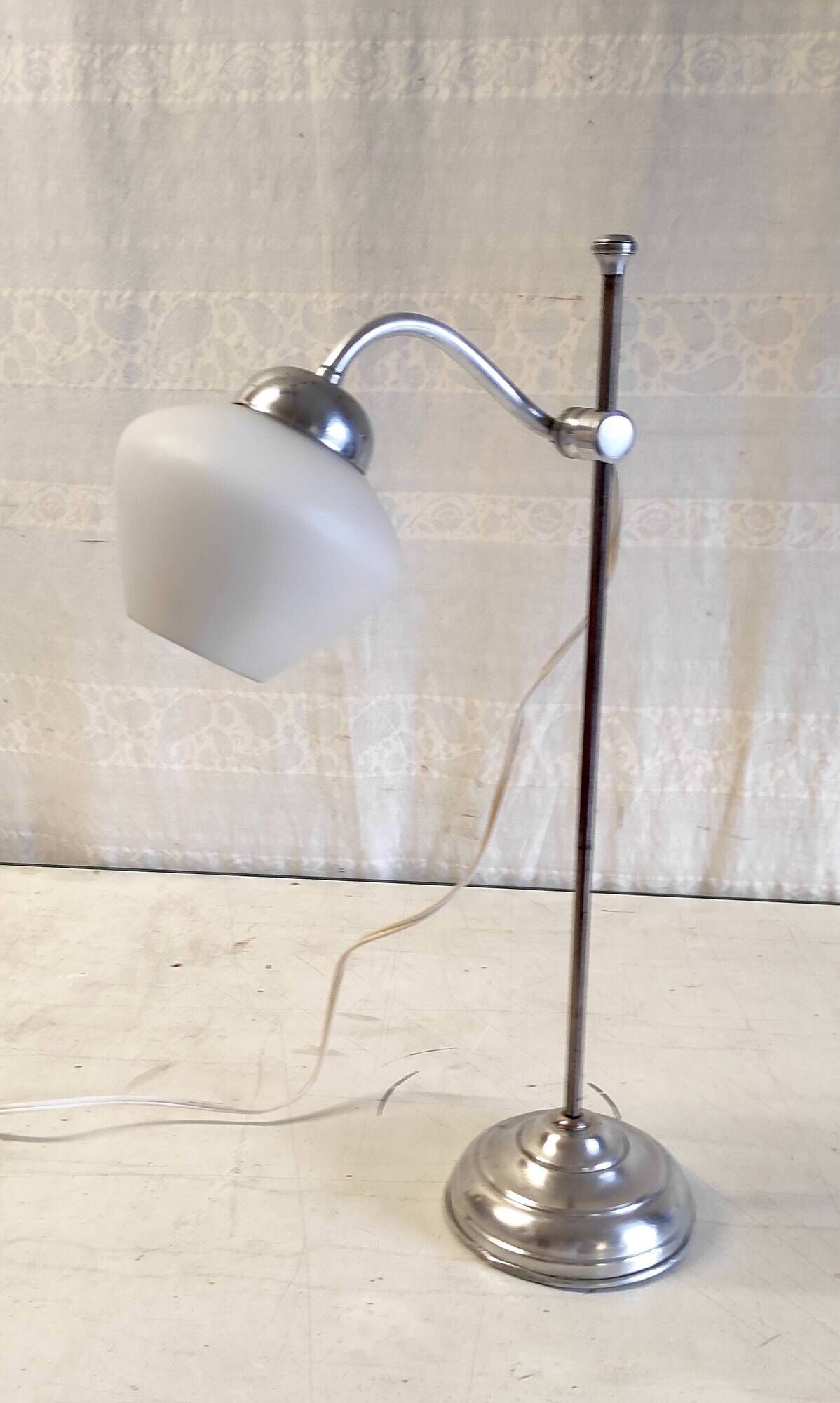 Articulated table lamp in chrome brass and opaline - mid 20th century.
