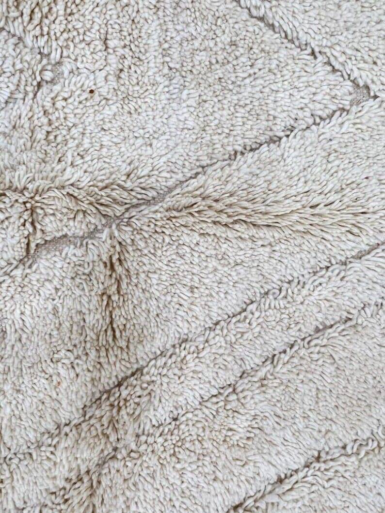 Handmade pure wool rug, size 1.5/2.5 m.