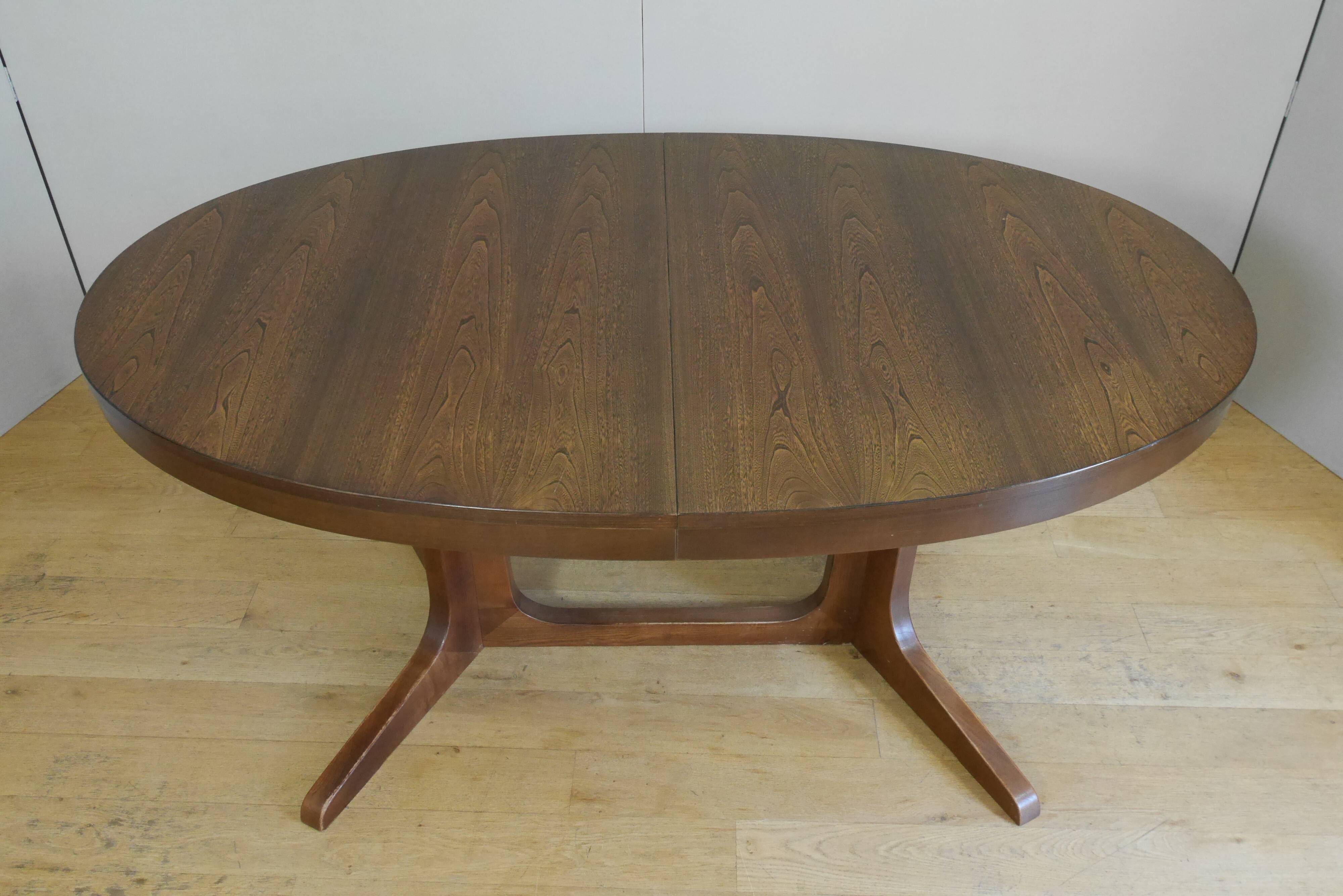 Baumann oval elm table