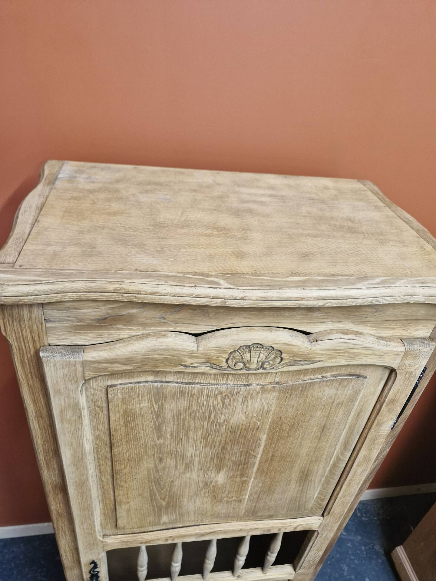 Wooden cabinet Aerogommer