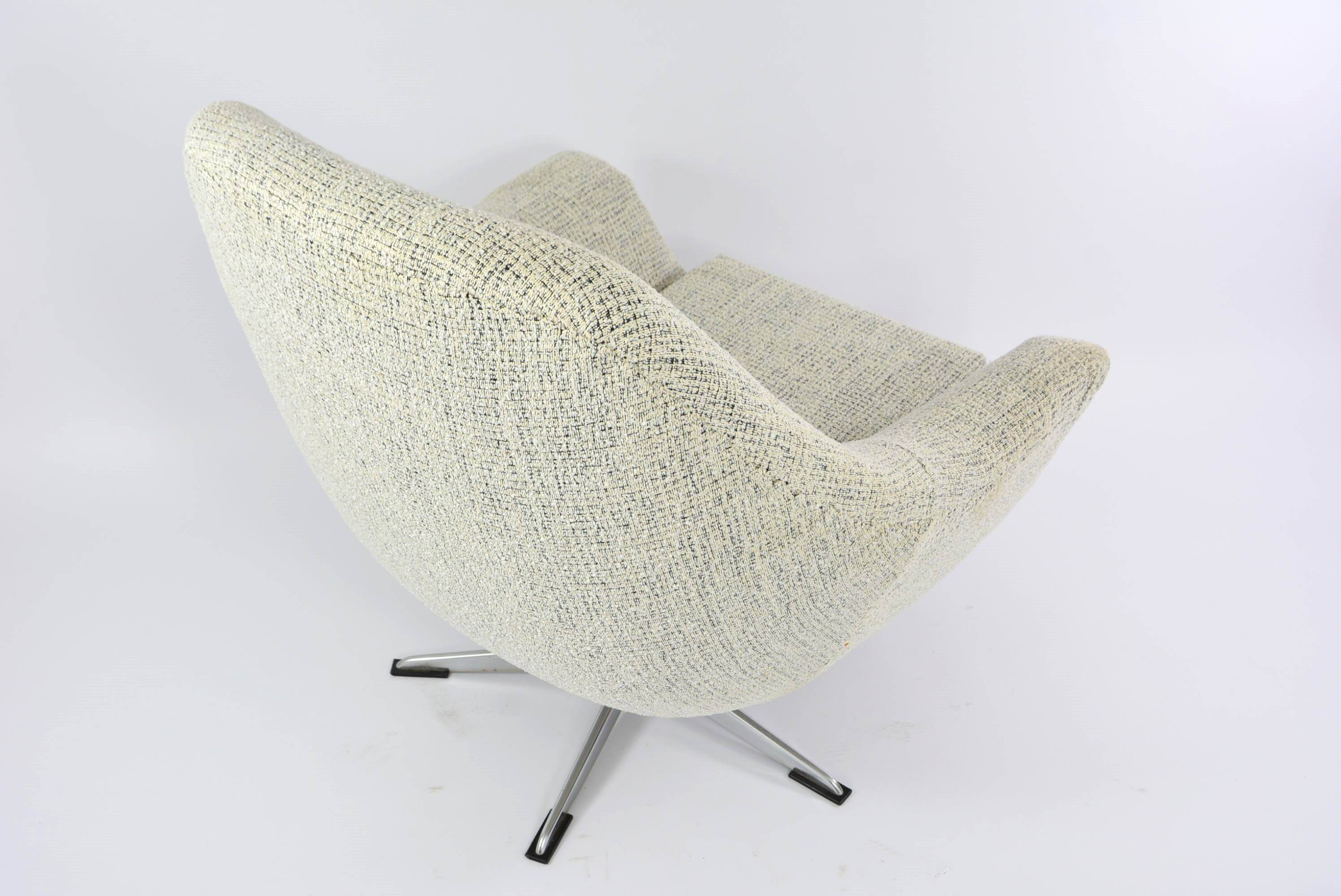 Swivel shell armchair