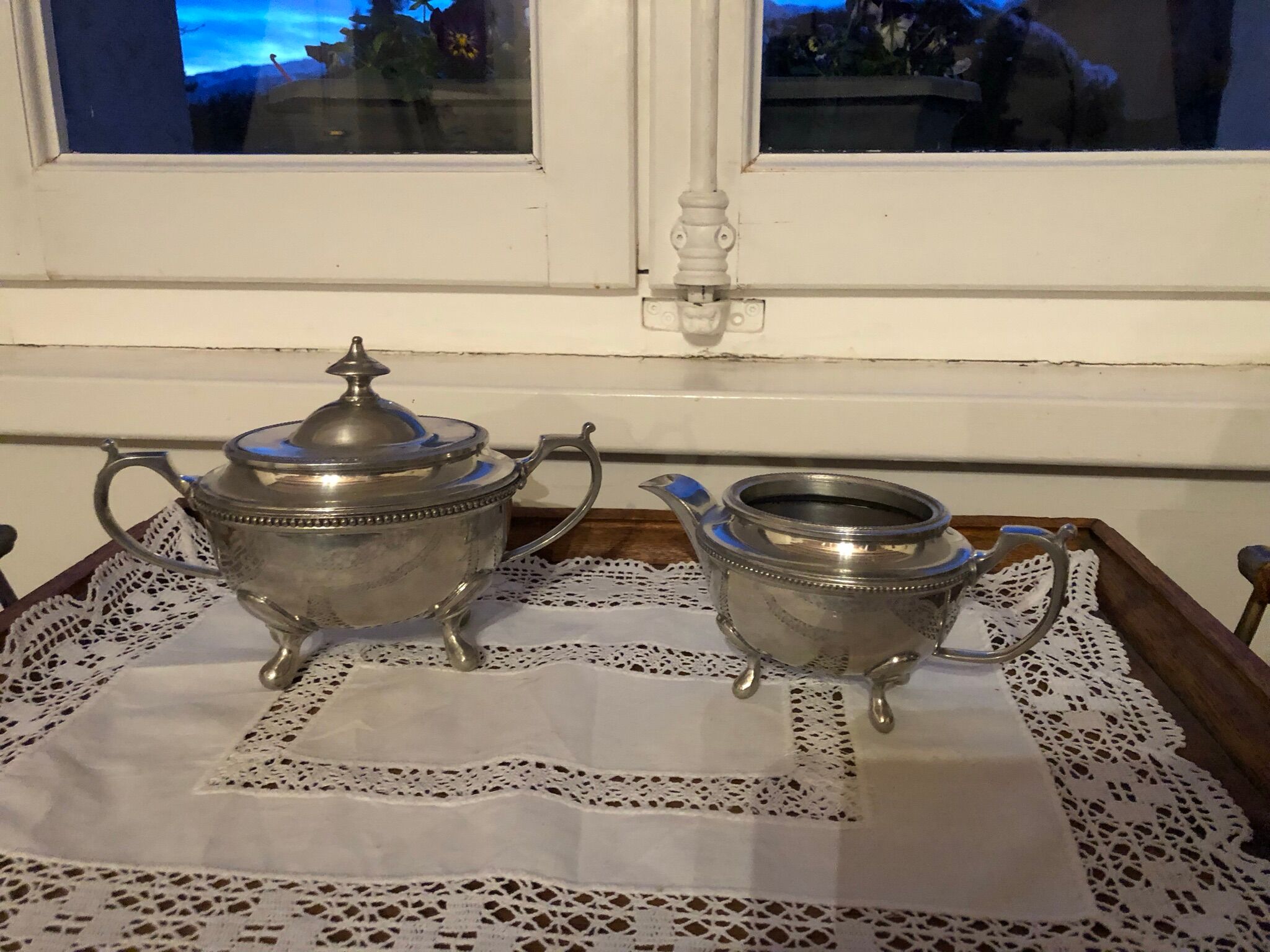 Sugar bowl and milk jug set