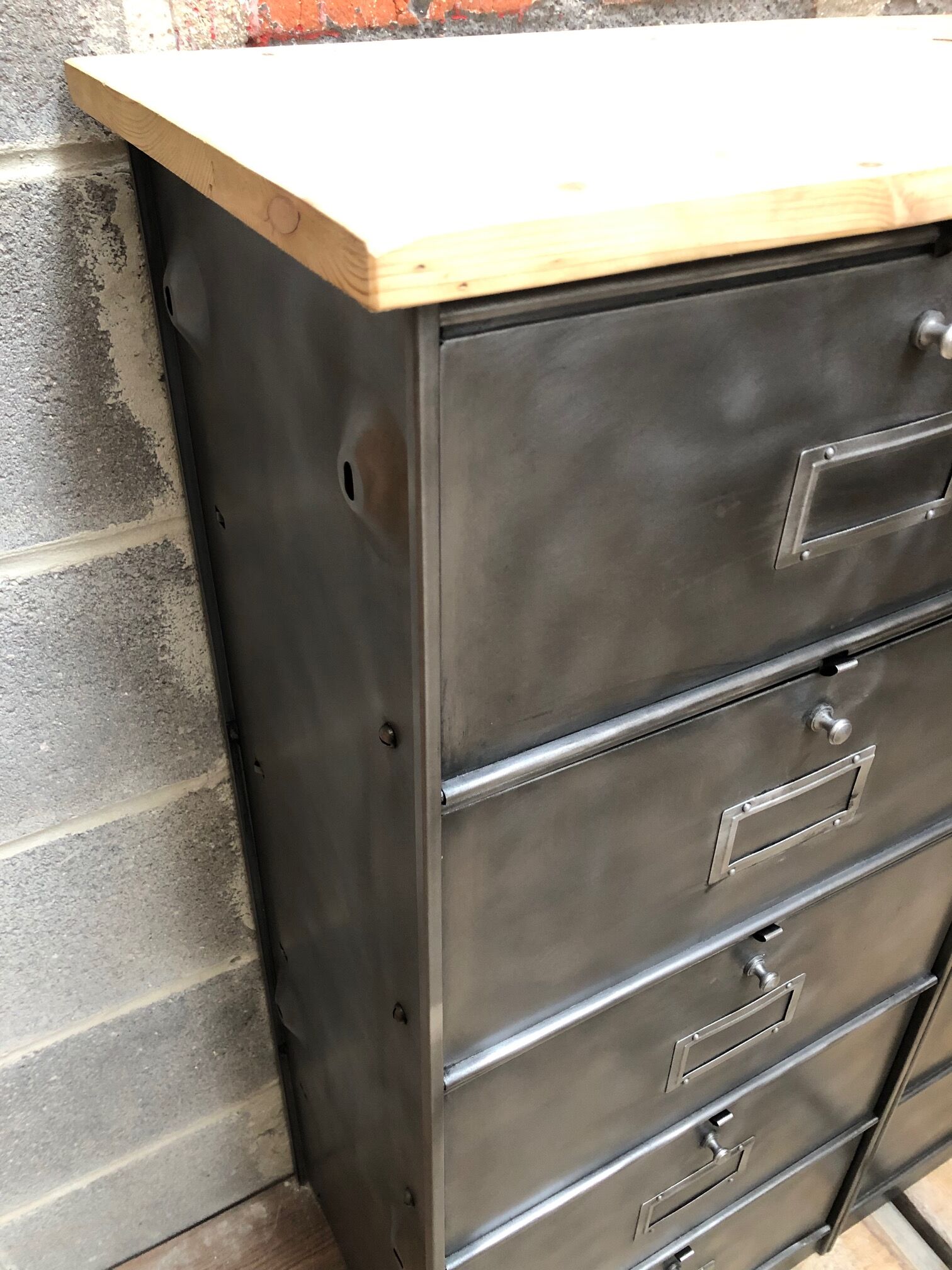 Old metal cabinet 15 valves