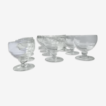 Ensemble de 16 verres verrines dont 10 grands et 6 plus petits