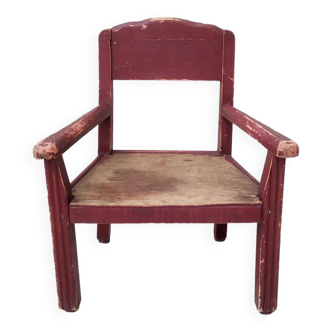 Chair with armrests in patinated old wood