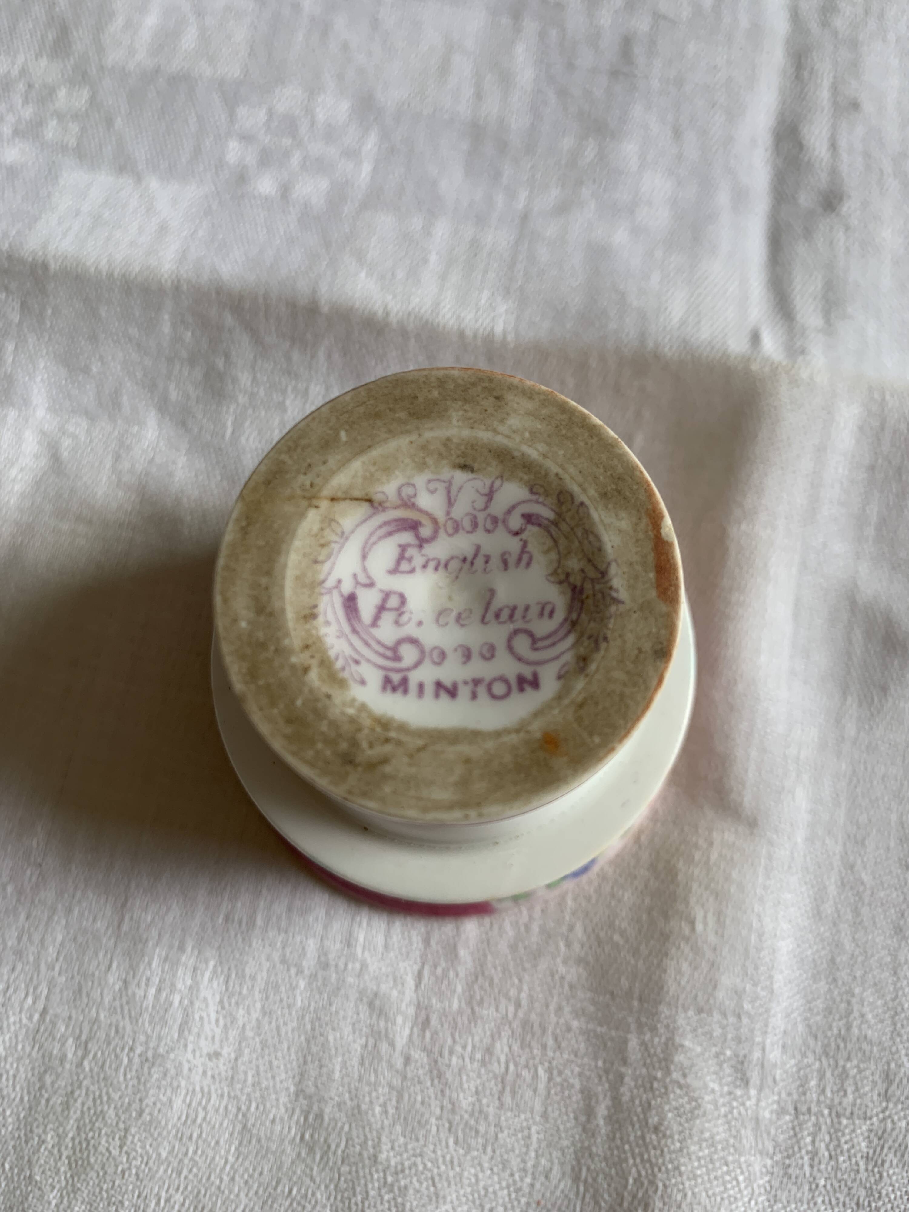 Minton egg cup holder and its 6 egg cups