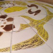 Round vintage coffee table with ceramic tray - 70s
