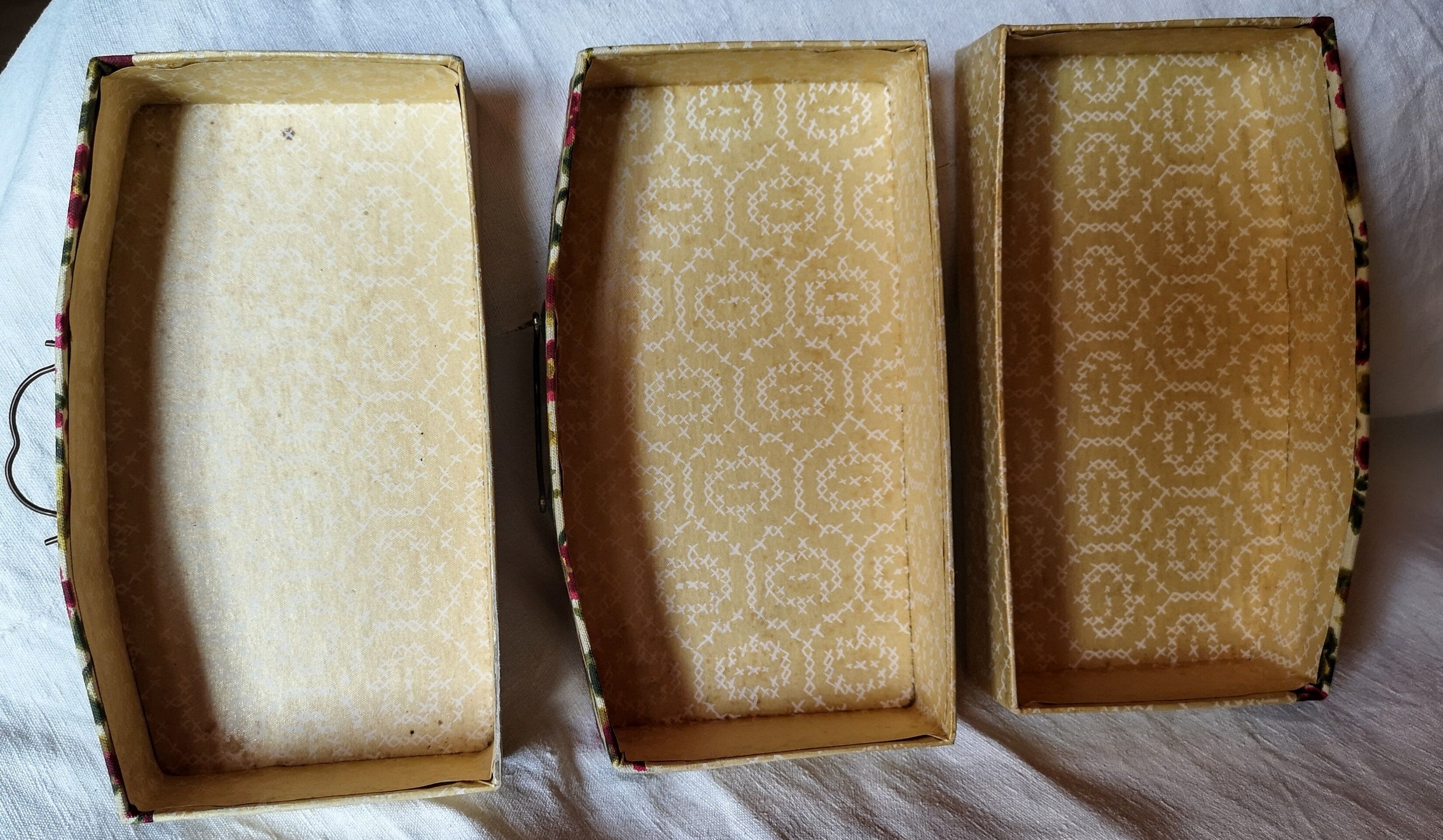 Vintage mini-chest of drawers, made of fabric to store your jewelry