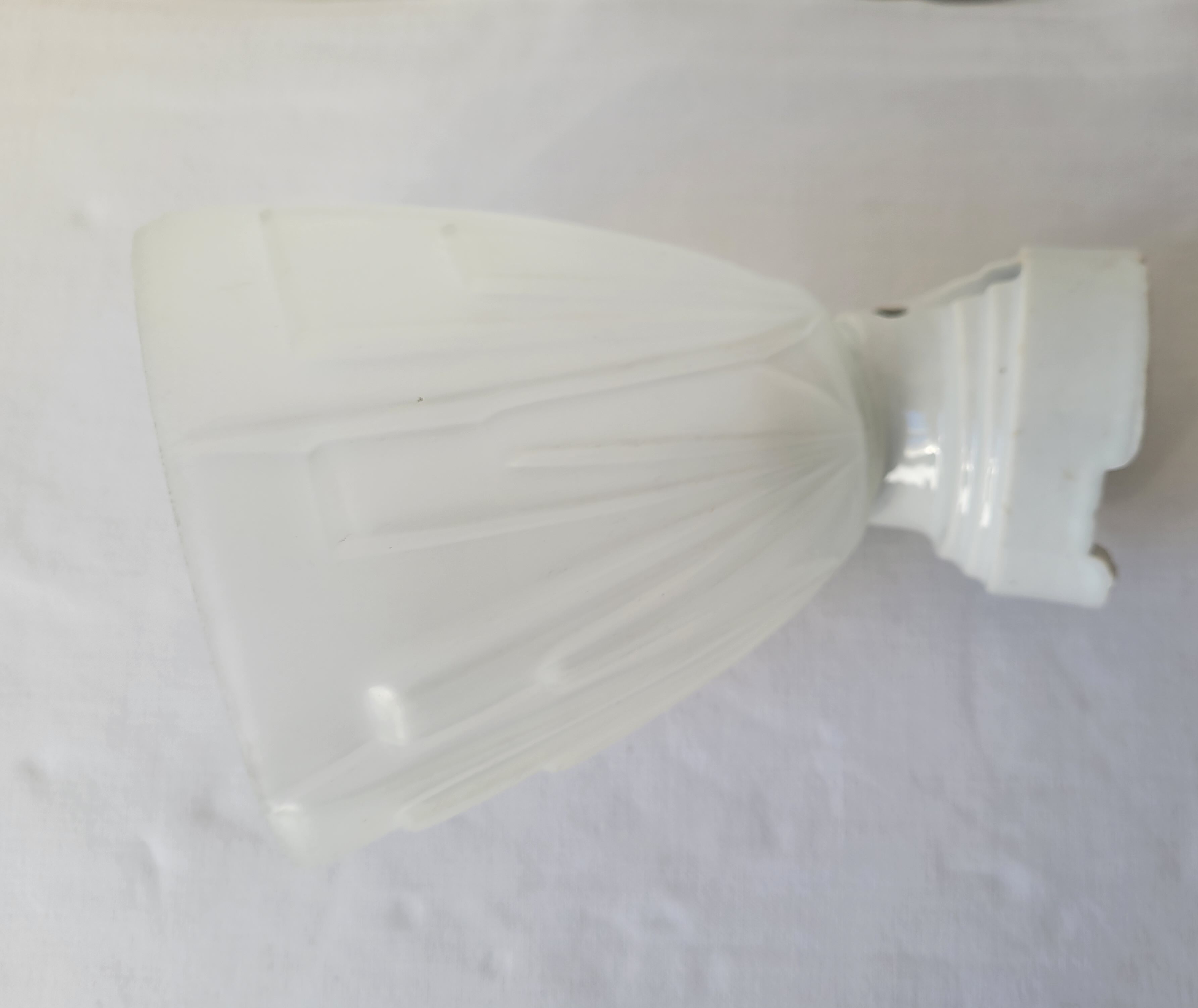 Art deco wall lamp in glass and porcelain