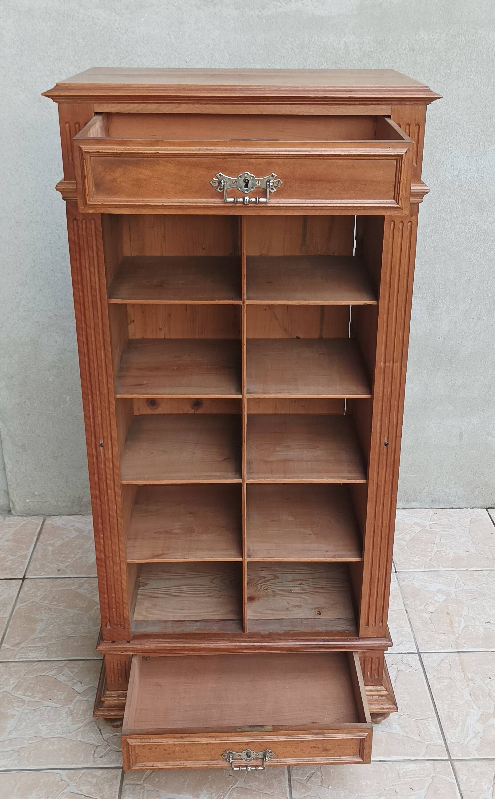 Walnut cardboard box stamped BRUN.G