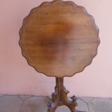 Gueridon table with folding top