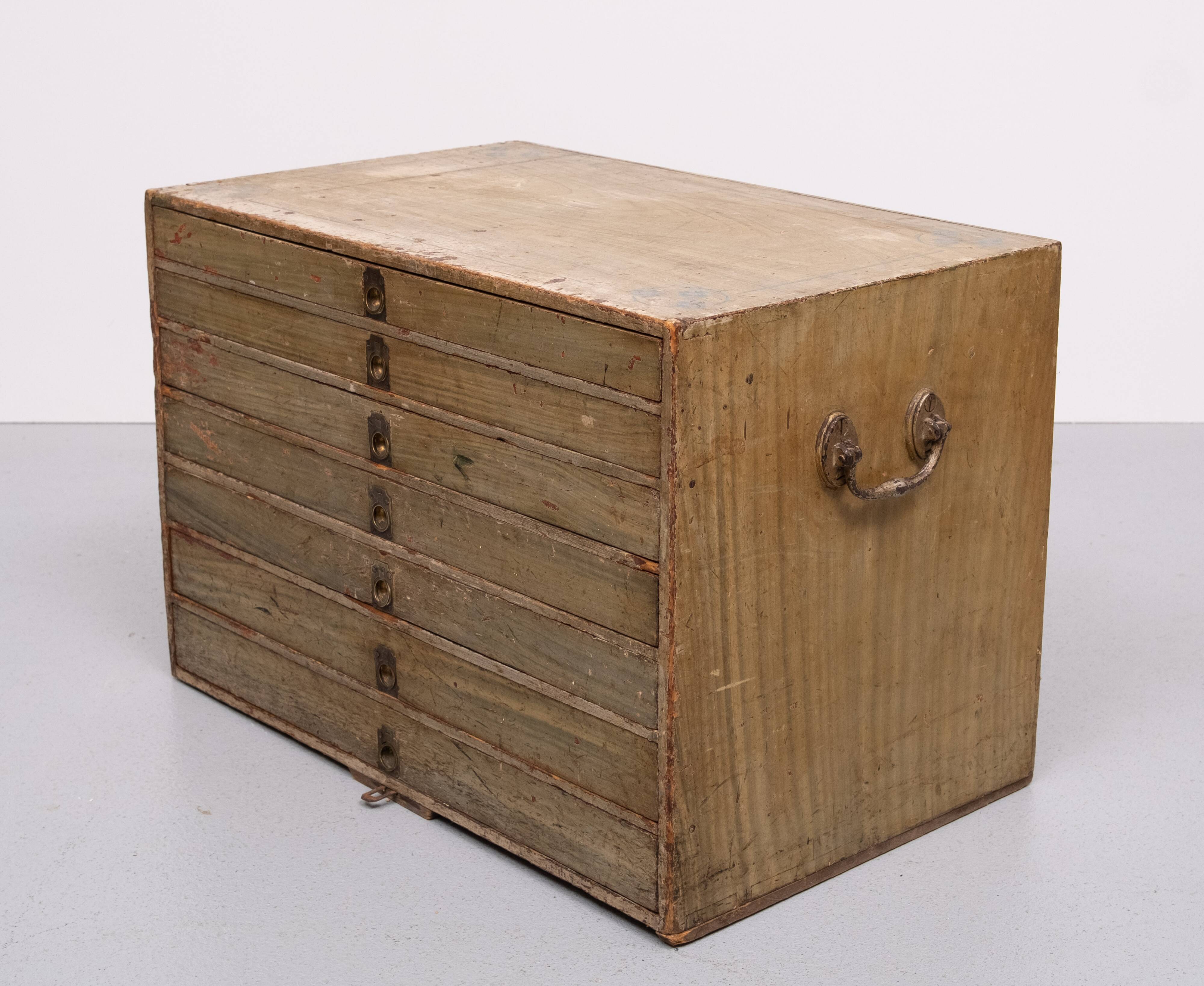 Commode homme avec tiroirs du XIXe siècle