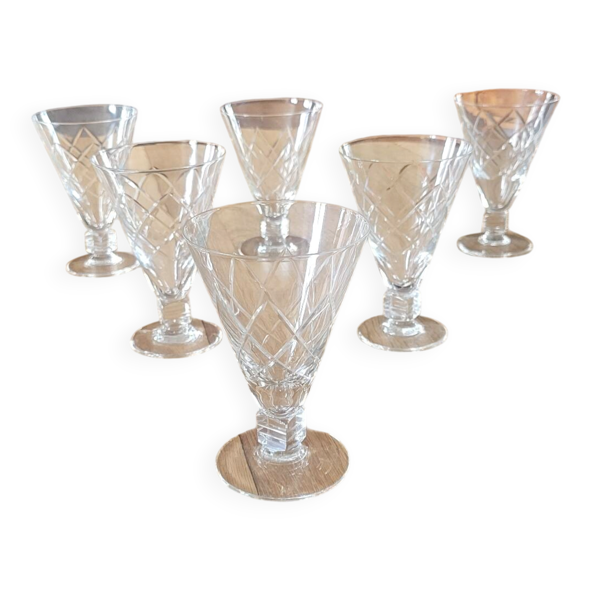 6 verres à pied en verre gravé