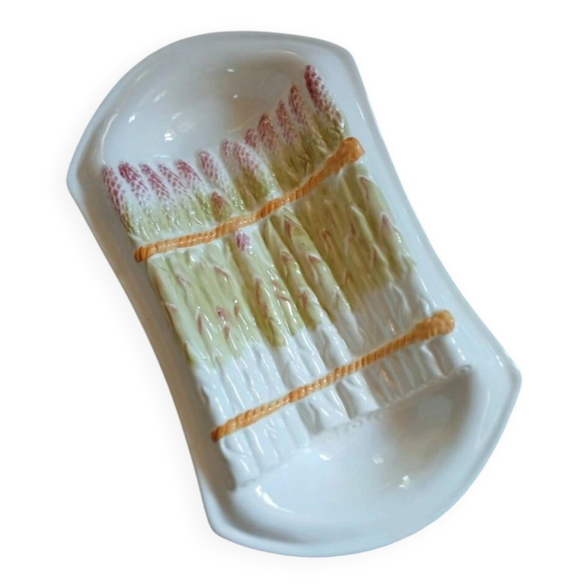 Old plate in slipware/asparagus