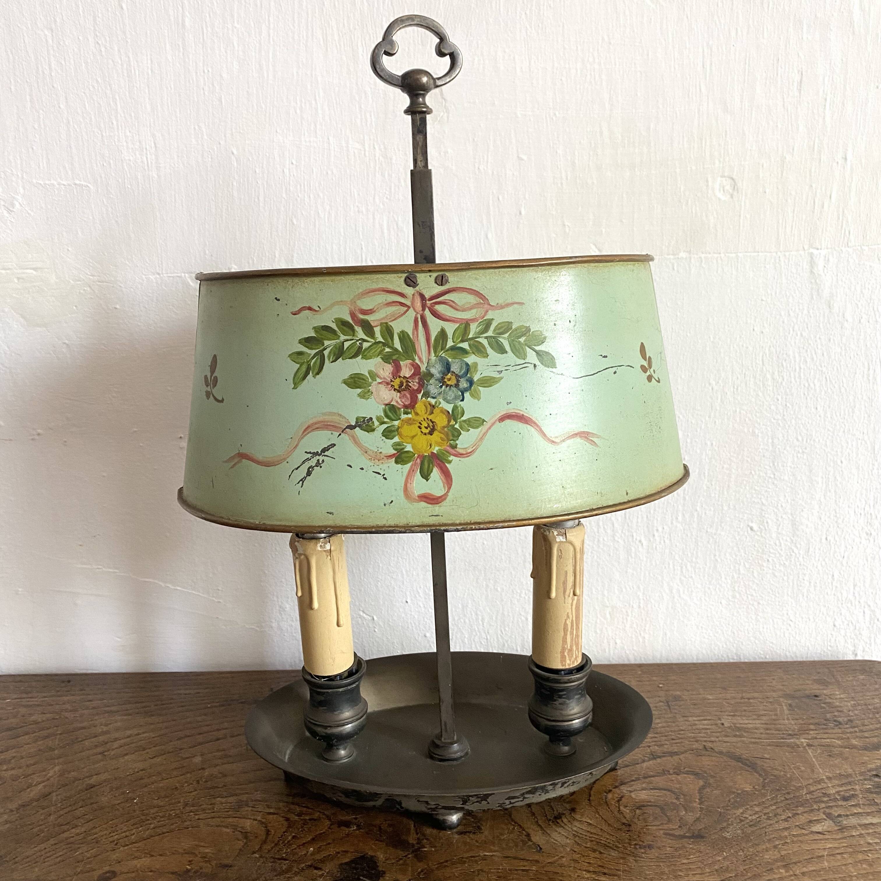 Bouillotte lamp in painted sheet metal decorated with flowers