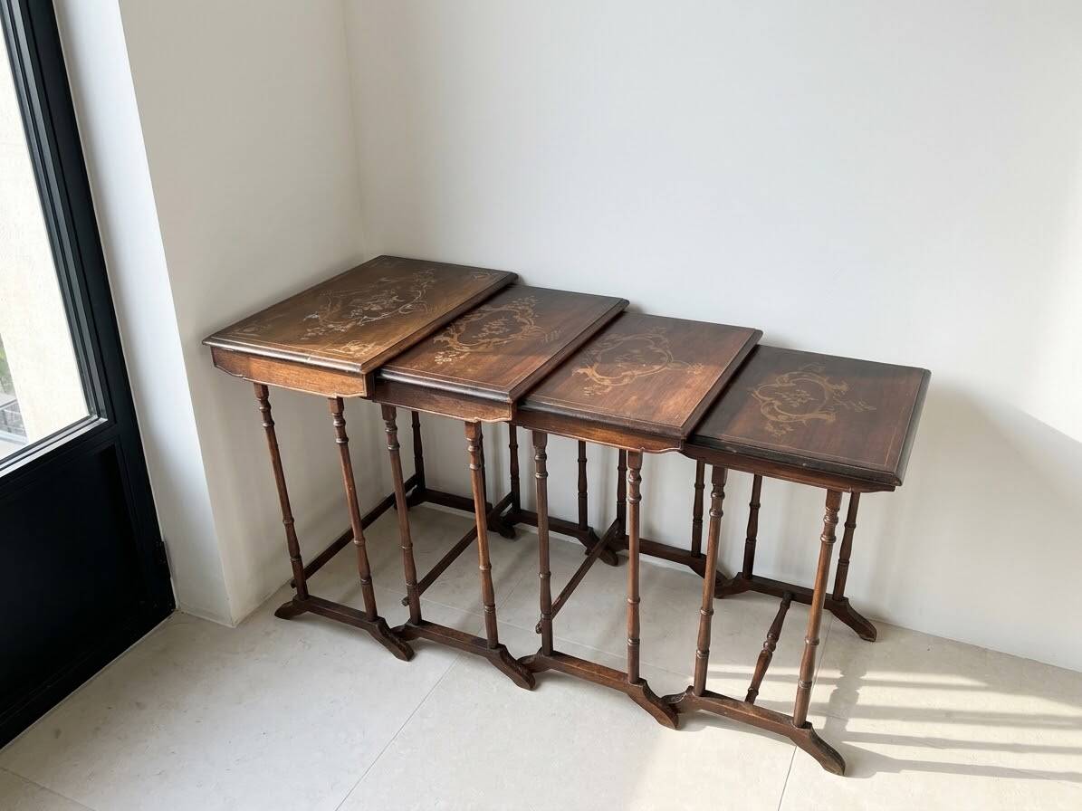 Tables gigognes Art nouveau en bois