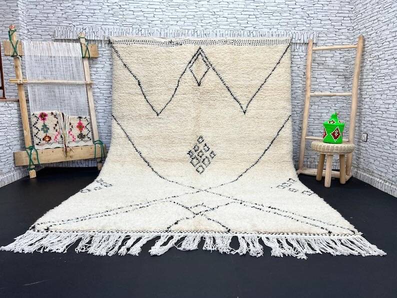 Handmade pure wool beni ourain rug, size 200x300 cm.