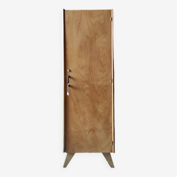 Small wardrobe with compass feet