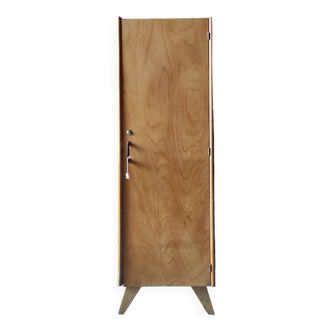 Small wardrobe with compass feet