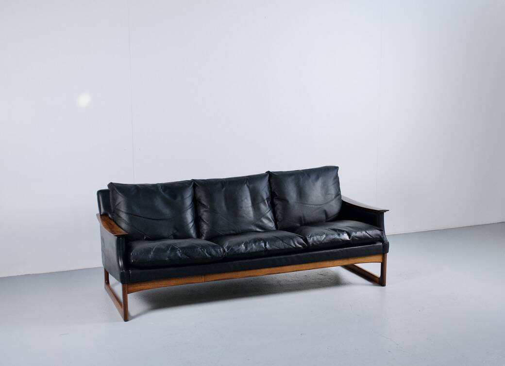 Scandinavian 3-seater sofa in leather and rosewood from the 60s