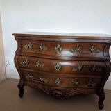 Curved chest of drawers